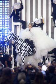 Jennifer Lopez - Performs on a Horse at The Today Show in NYC