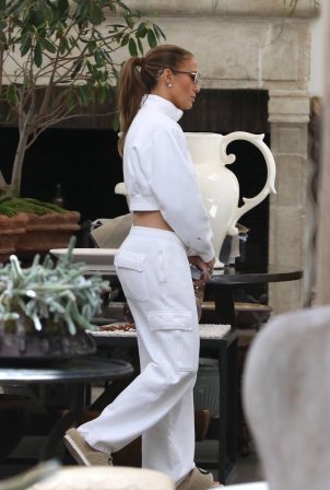 Jennifer Lopez - Shopping candids in Los Angeles
