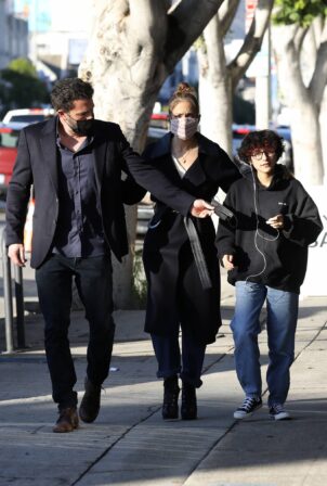 Jennifer Lopez - With Ben Affleck shopping candids with her daughter Emma at American Rag in L.A.
