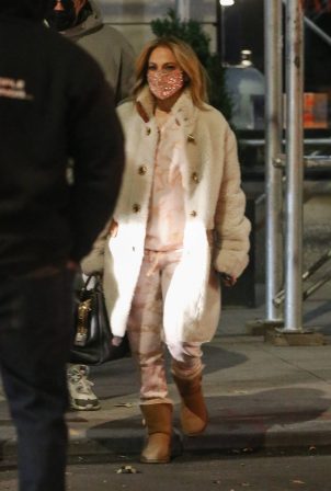Jennifer Lopez - With her twins Emme and Max in New York