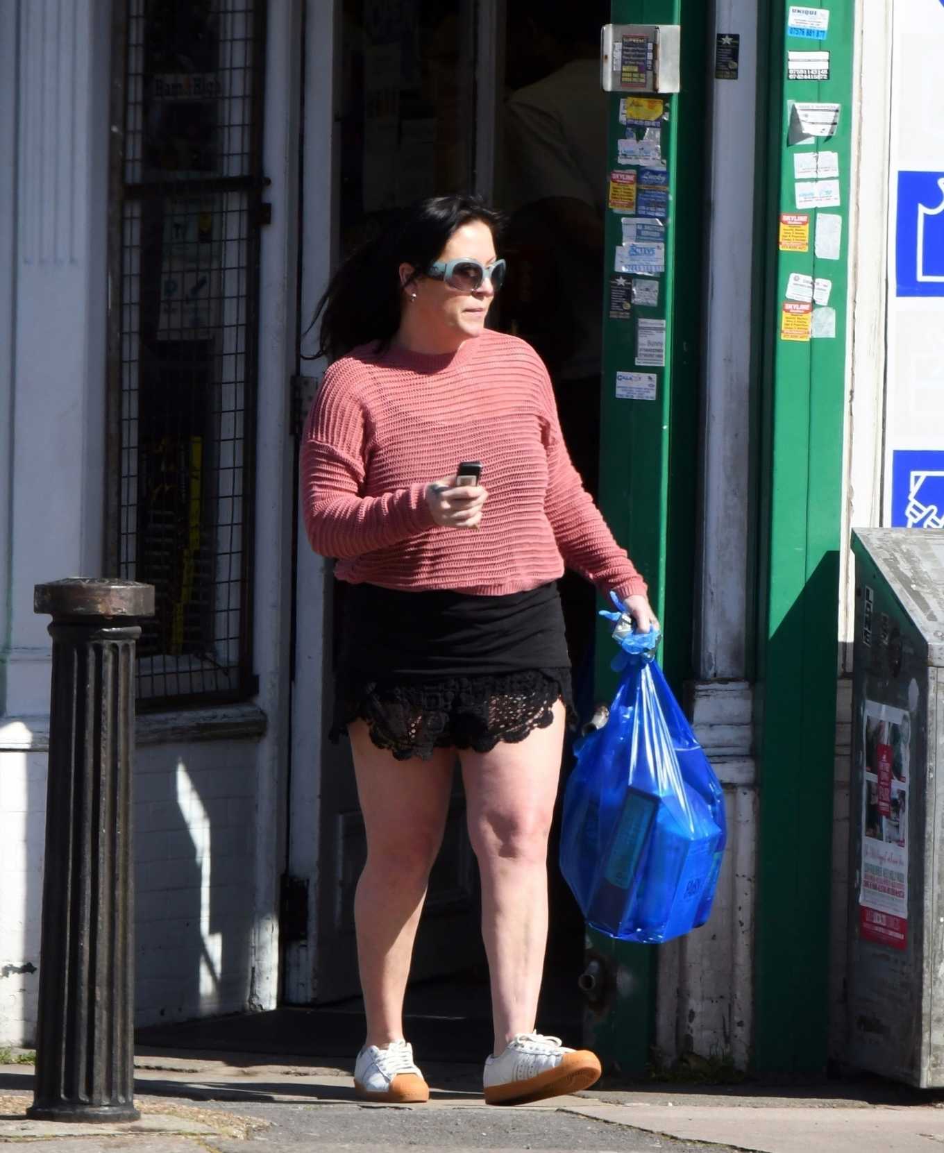 Jessie Wallace â€“ Seen shopping at her local shop in London - 1 ...