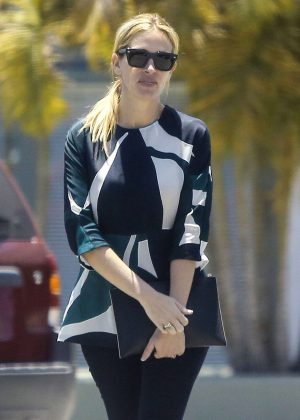 Julia Roberts - Furniture Shopping at Cleo in Brentwood