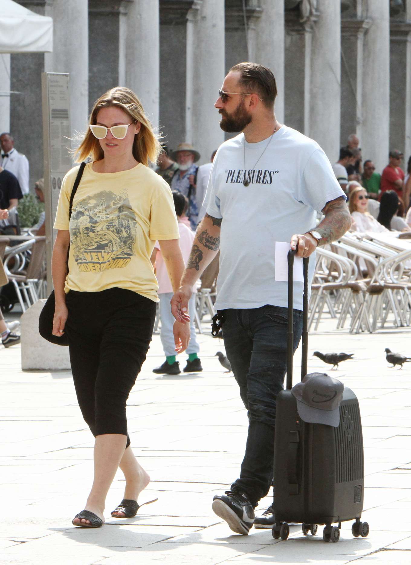 Julia Stiles And Her Husband Preston J Cook Spotted In Venice 14 Gotceleb 