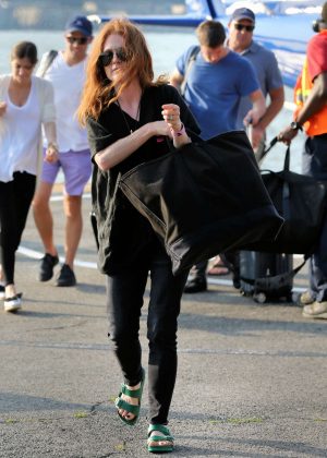 Julianne Moore - Arrives at the 30th Street Heliport from the Hampton in NYC
