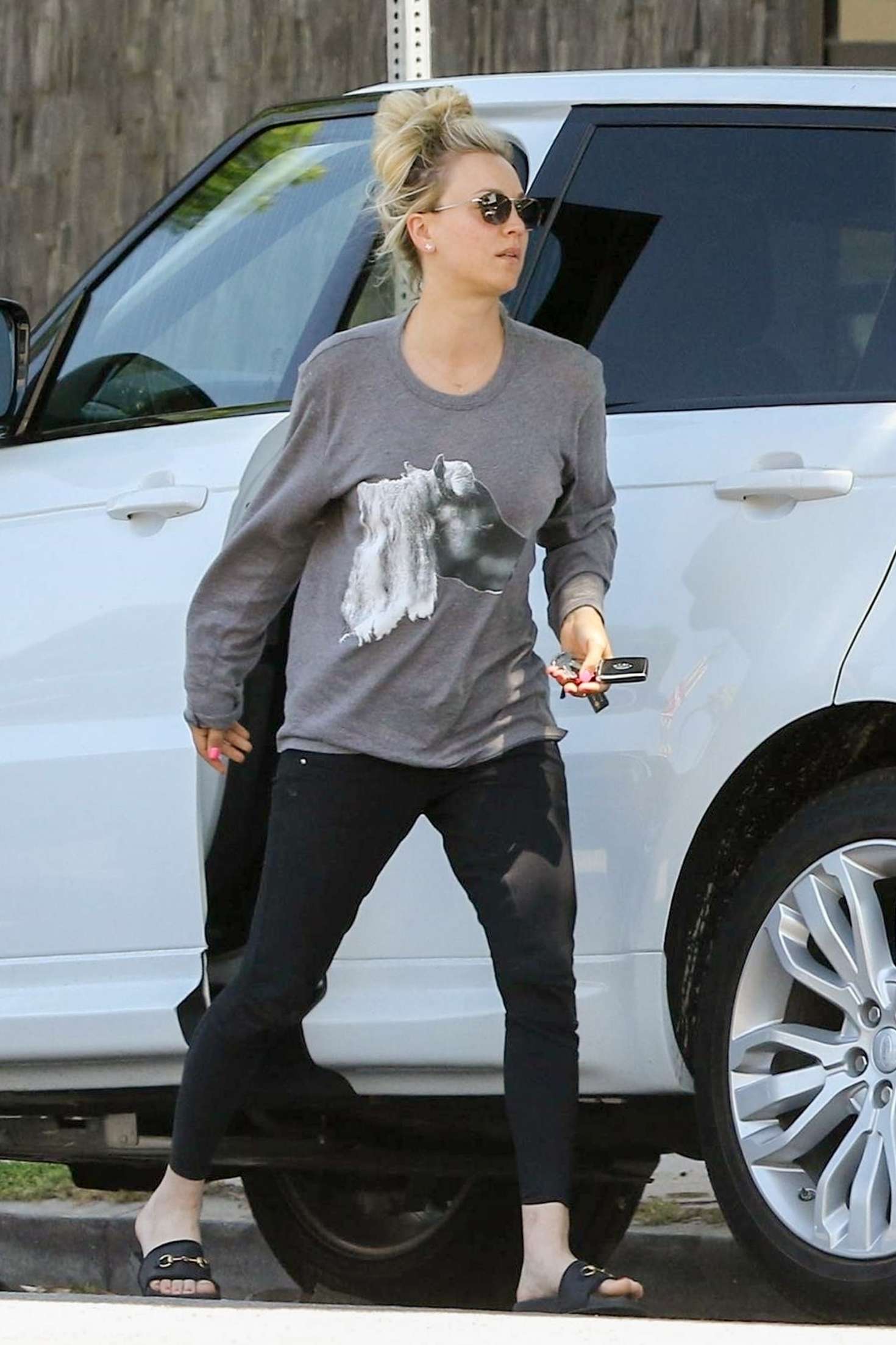 Kaley Cuoco in Leggings -10 | GotCeleb