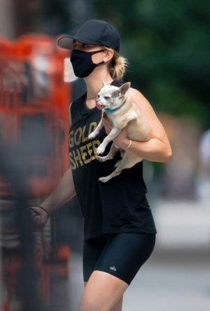Kaley Cuoco - Seen Out in New York