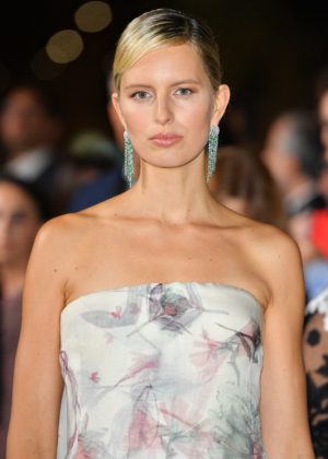 Karolina Kurkova – Green Carpet 2017 Fashion Awards in Italia