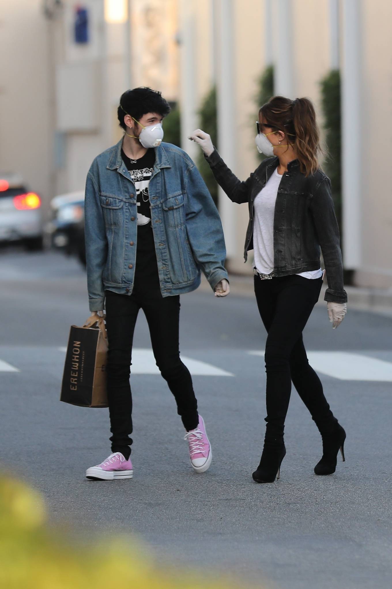 Kate Beckinsale with boyfriend Goody Grace shopping in Pacific ...