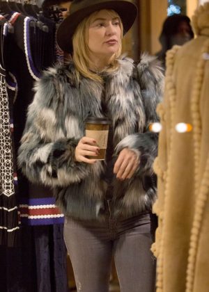 Kate Hudson at Aspen women's clothing store Nuages