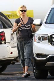 Kate Hudson - Leaving the set of 'Mona Lisa and the Blood Moon' in New Orleans