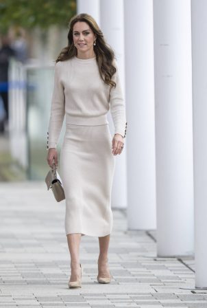 Kate Middleton - Visits Nottingham Trent University