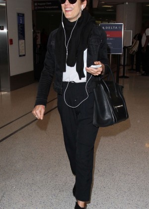 Kate Walsh - Arrives at Los Angeles International Airport