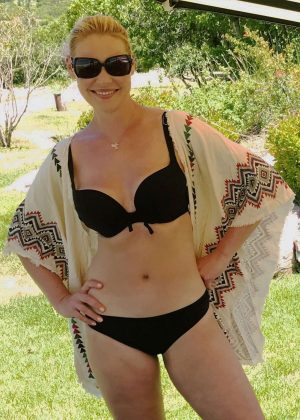Katherine Heigl in Bikini - Personal Pics