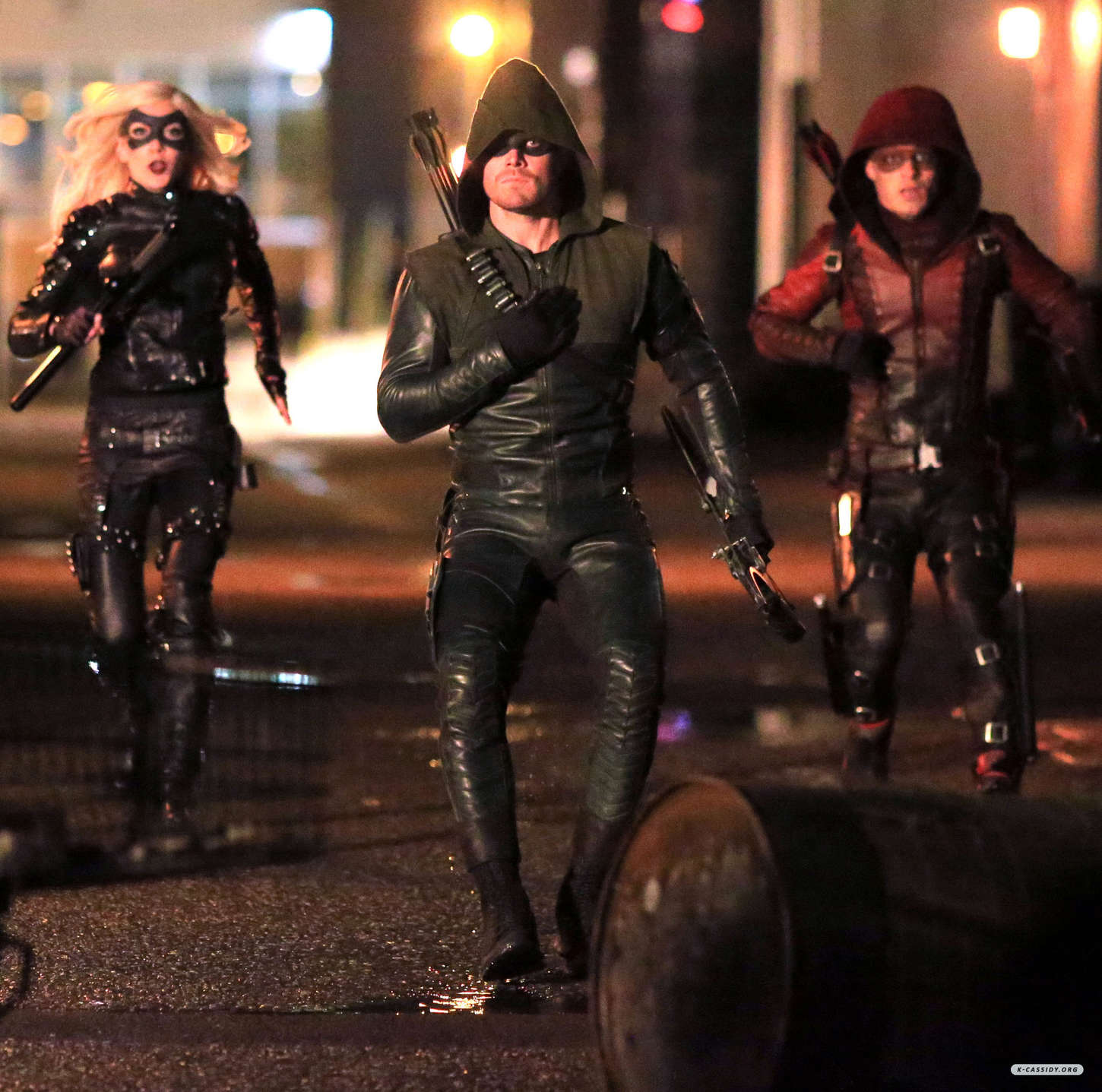 Katie Cassidy In Leather On Arrow Set 21 Gotceleb 9308