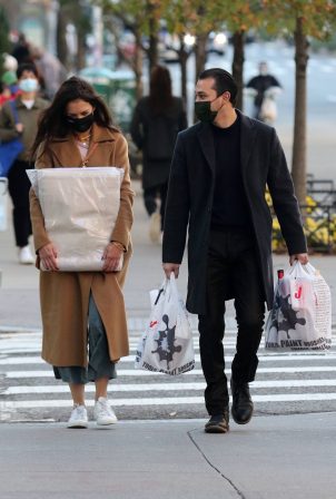 Katie Holmes and Emilio Vitolo Jr. shopping in Manhattan's Soho