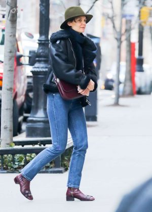 Katie Holmes - Arrived to the Ralph Lauren Fitting in New York