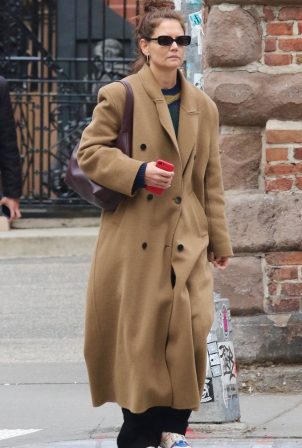 Katie Holmes - Dons casual look in NYC
