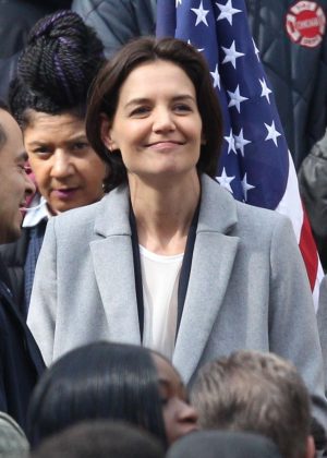 Katie Holmes - Filming a press conference scene for her new Untitled FBI/Fox project in Chicago