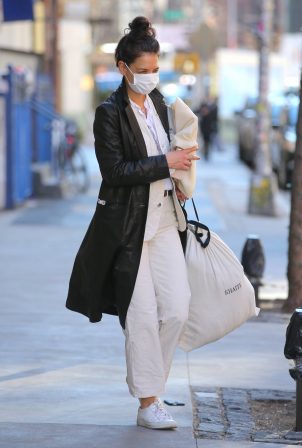 Katie Holmes - Heads out in New York