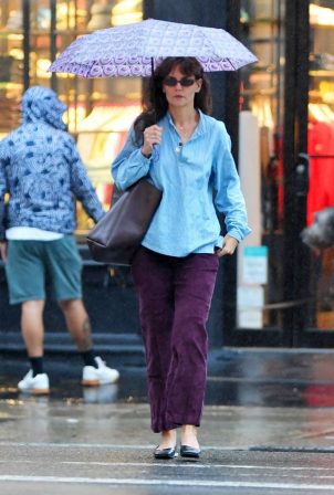Katie Holmes - Steps out in Soho - New York