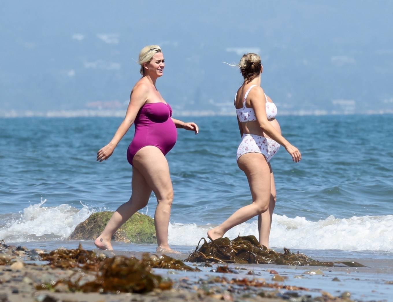 Кэти Перри беременная на пляже