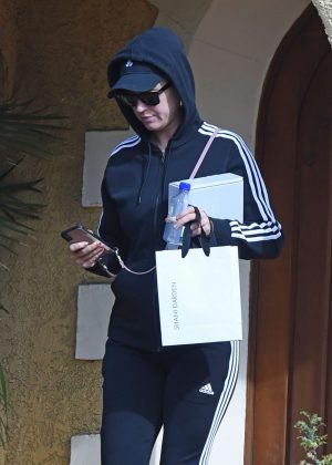Katy Perry - Leaves a friends house in Los Angeles
