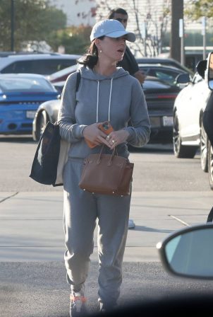 Katy Perry - Seen with Orlando Bloom after a holiday trip with friends in Los Angeles
