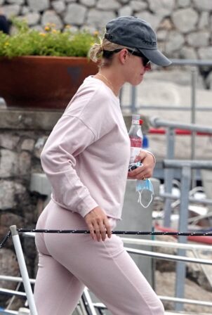 Katy Perry - Spotted at the Port of Capri