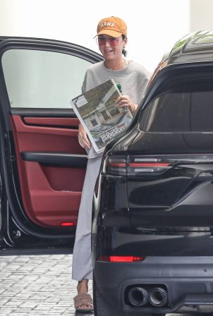 Katy Perry - Visits a friend at a hotel in Beverly Hills