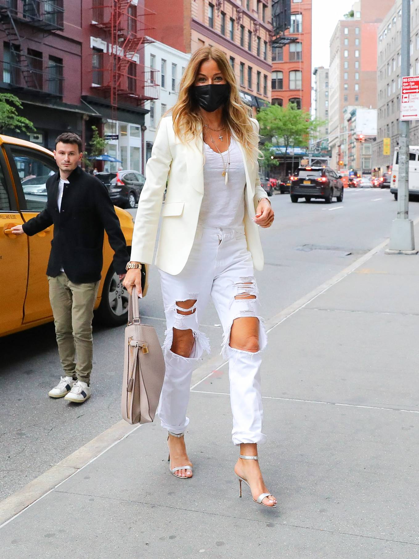 Kelly Bensimon - Spotted arriving home in New York-21 | GotCeleb