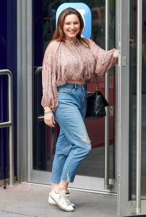 Kelly Brook - Casual style - arriving at the Global Radio Studios in London