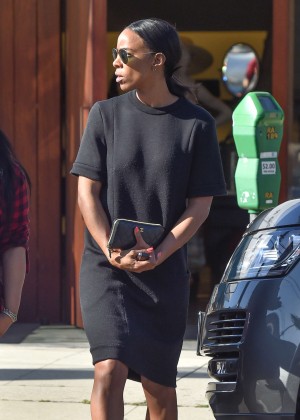 Kelly Rowland at the salon in West Hollywood