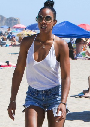 Kelly Rowland in Jeans Shorts at Zuma Beach in Malibu