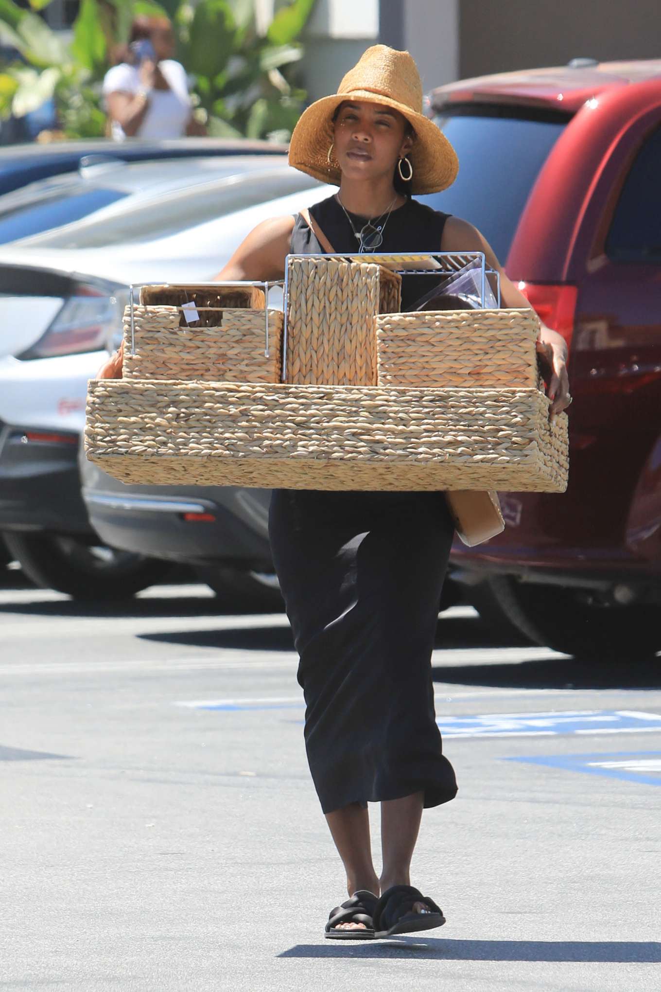 Kelly Rowland 2019 : Kelly Rowland – Shopping at the Container Store-06