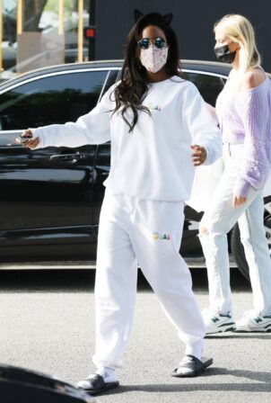 Kelly Rowland - Shopping candids in West Hollywood