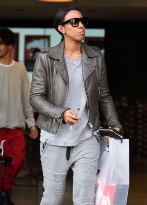 Kelly Rowland Shopping in Los Angeles