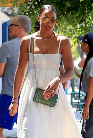 Kelly Rowland - Steps out in Los Angeles