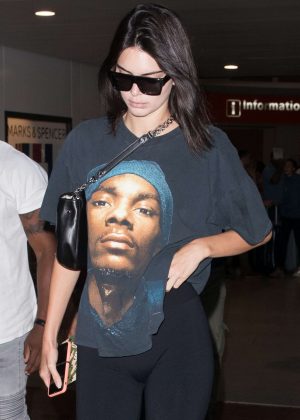 Kendall Jenner - Arrives at Charles de Gaulle airport in Paris