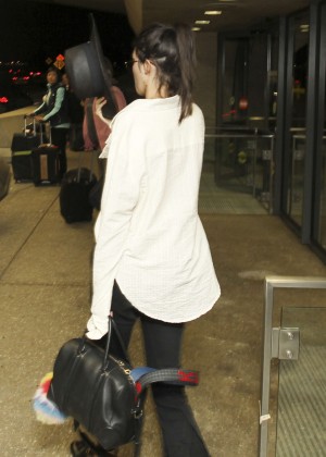 Kendall Jenner - Arriving at the airport in Washington