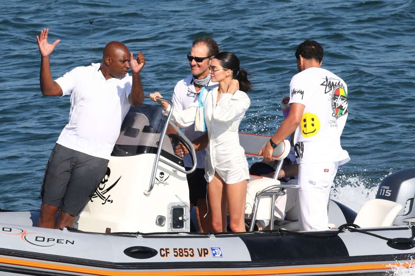 Kendall Jenner â€“ Gets on a boat with friends to celebrate the 4th of July in Malibu