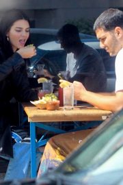Kendall Jenner - Grabs tacos with a mystery man in Los Angeles