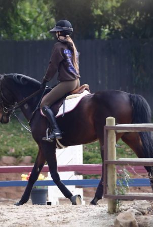 Kendall Jenner - Horseback ride in Malibu
