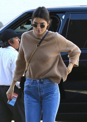Kendall Jenner in Jeans shopping at Pavilions supermarket in Beverly Hills