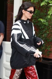 Kendall Jenner - Out shopping in New York City