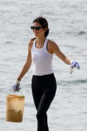 Kendall Jenner - Teams up with Heal The Bay to clean up the beaches in Malibu