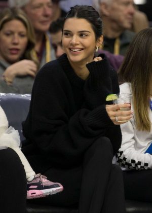 Kendall Jenner - Watches the game the Cleveland Cavaliers and Philadelphia 76ers in Philadelphia