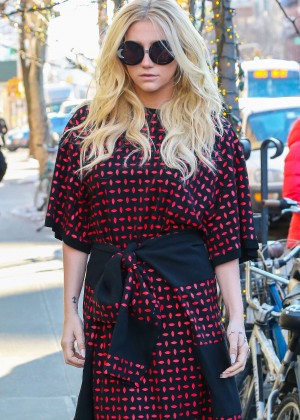 Kesha - Leaving her hotel in NYC