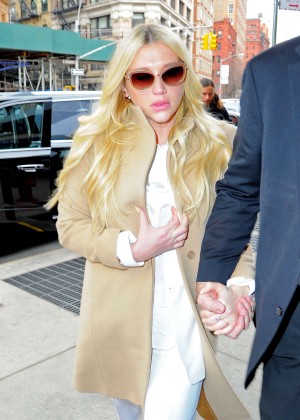 Kesha - Leaving the Court House in New York
