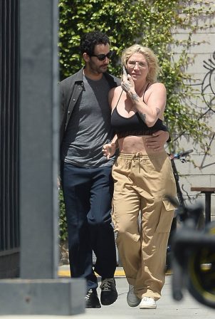 Kesha - Shares a kiss with Riccardo Maddalosso in Los Angeles