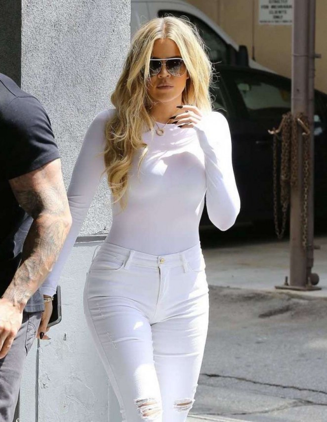 Khloe Kardashian in Tight Jeans -03 – GotCeleb